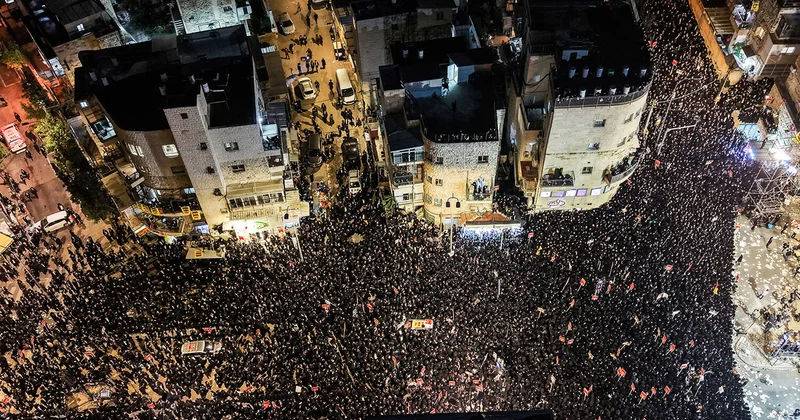 Qüdsdə sürücü avtobusu etirazçıların üstünə sürdü Ölən və yaralılar var
