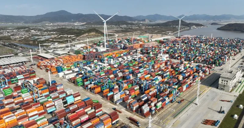 Китайский порт сохранил мировое лидерство по грузообороту в 2025 году