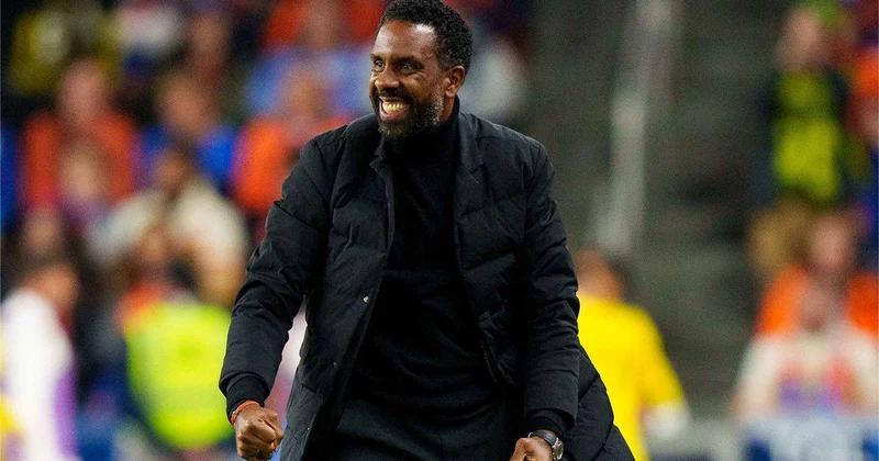 Şotlandiya nəhəngində istefalar bitmir Bir ay əvvəl təyin olunan baş məşqçi qovuldu