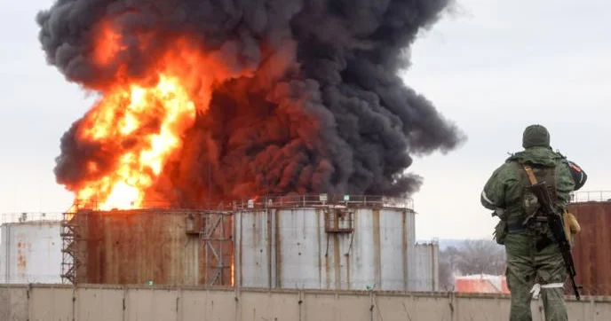 Ukrayna Rusiyanın neft anbarını vurdu