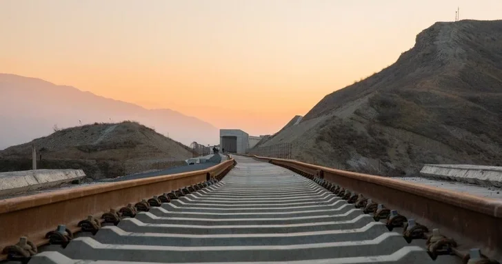 Три новые станции и 124 сооружения: как продвигается строительство ж/д линии Агдам Ханкенди