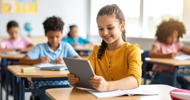 Məktəbli çantasına ehtiyac olmayacaq, dərsliklər bir planşetdə olacaq AÇIQLAMA