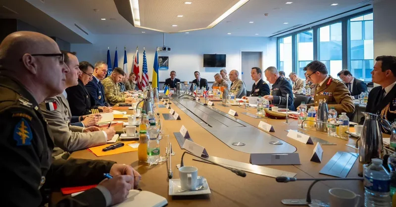 Начальники генштабов Франции, Великобритании и Украины обсудили гарантии безопасности в Париже ФОТО