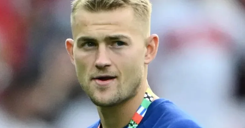 Niderlandlı futbolçunun qeyri adi seriyası davam edir