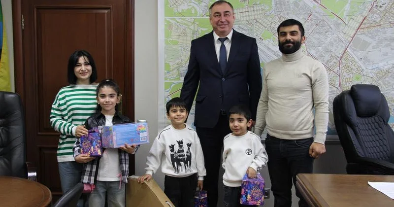 Azərbaycanlı uşaqlara hədiyyə verilməsi aranı qarışdırdı Rusiyada anti Azərbaycan isterikası davam edir + FOTO