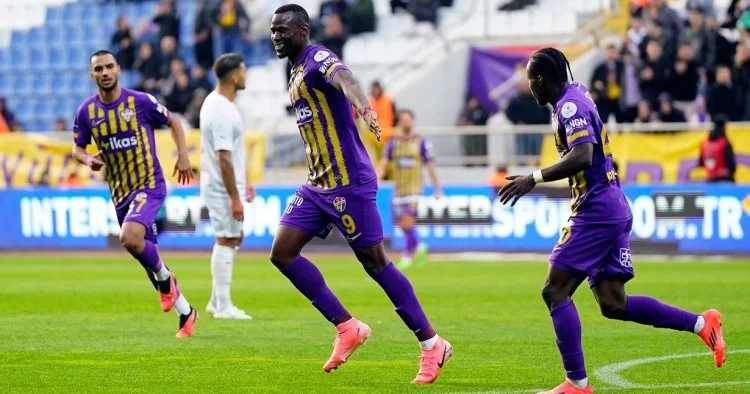 Eyüpspor dan ayrılan futbolçu I Liqa klubunda Rəsmi