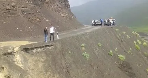 Şəkidə qadın 30 metr hündürlükdən dərəyə yıxıldı