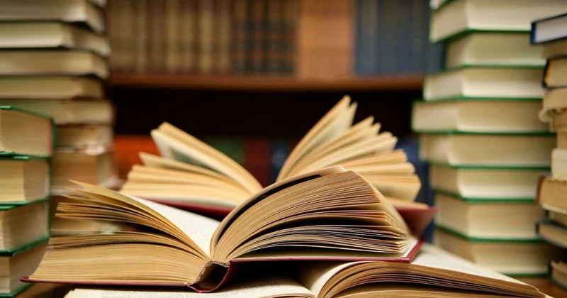 Kitab evləri niyə yoxa çıxır? Azərbaycanda oxu böhranı