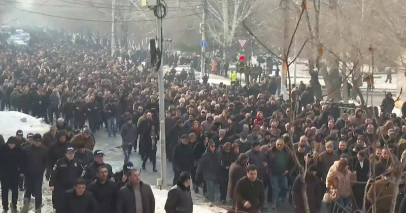 Paşinyan dedi, xalq küçələrə axışdı KONKRET