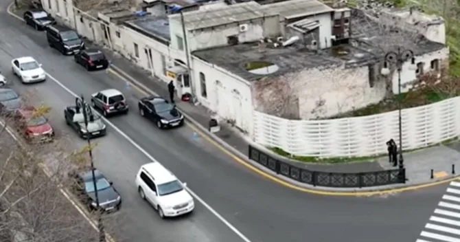 Mikayıl Müşfiq və İsmayıl bəy Qutqaşınlı küçələrinin kəsişməsində problem necə həll olunur?