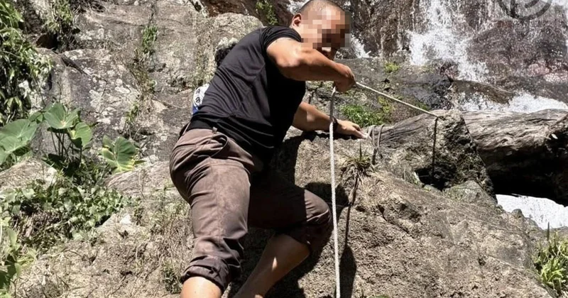 В Таиланде турист поскользнулся и упал с водопада во время селфи