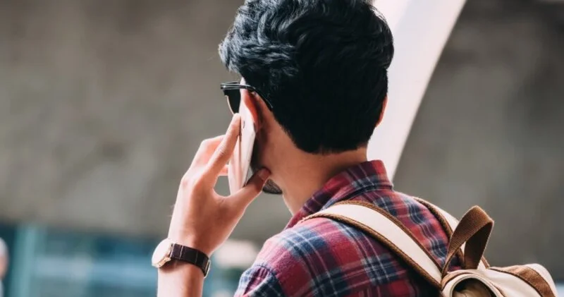 Ona borcu olan şəxsi telefonda təhqir edən qazi cərimələndi