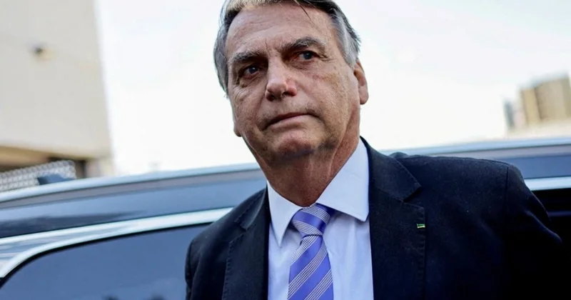 Экс президент Бразилии Болсонару госпитализирован после падения