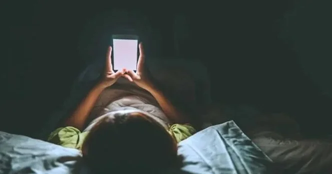 Yataqda telefon, beyində tükənmişlik Z nəsli niyə “çürüyür”?