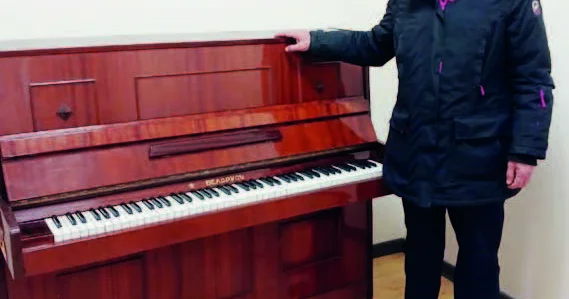 Şuşa Musiqi Məktəbinə piano hədiyyəsi