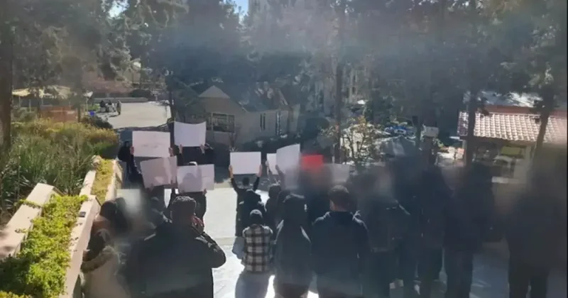 Протесты в Иране: СМИ сообщили о десятках погибших и сотнях арестованных