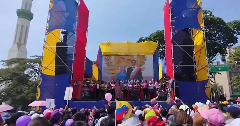 Karakasda qadınlar Maduronun arvadına görə AKSİYA KEÇİRİRLƏR VİDEO