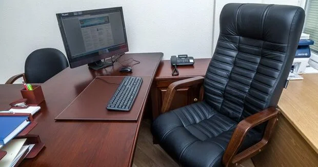 Rektor özünə daha bir müşavir götürüb