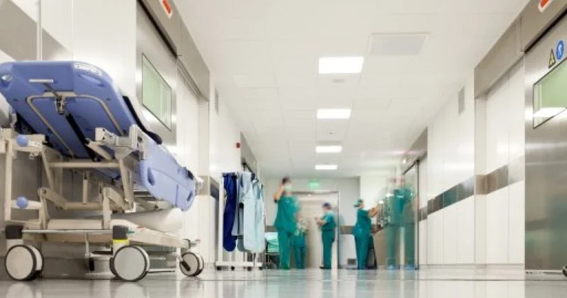 Xəstəxanaya müayinəyə gələn şəxs dəhlizdə VƏFAT ETDİ