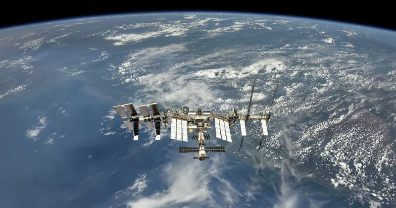 Новогодний Баку глазами космонавтов Minval Politika