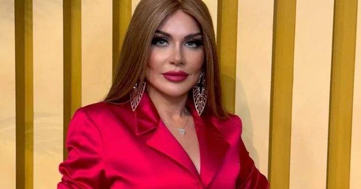 Görür yanımda kişi var, gəlib nalayiq sözlər deyir