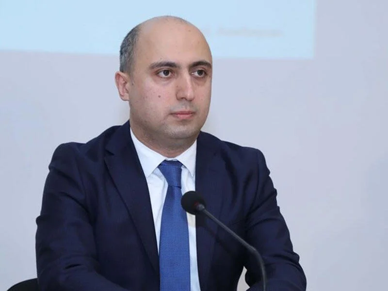 Emin Əmrullayev: Kağız jurnal ləğv olunacaq