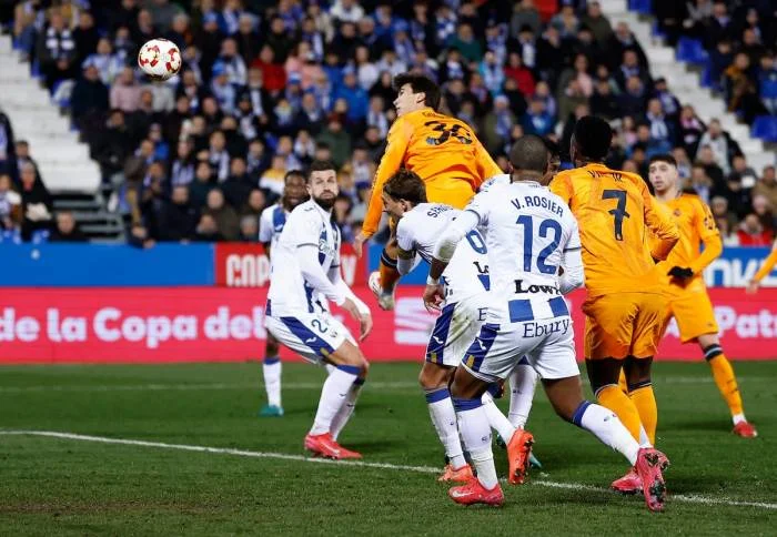 Real Madrid 3 qol vurdu, azarkeşləri göz yaşına boğuldu