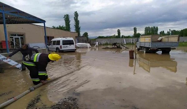 Bu kəndləri su basdı: 22 nəfər təxliyə olundu Video