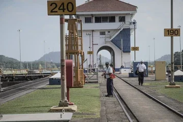 ABŞ a gəmiləri Panama Kanalından rüsumsuz keçəcək