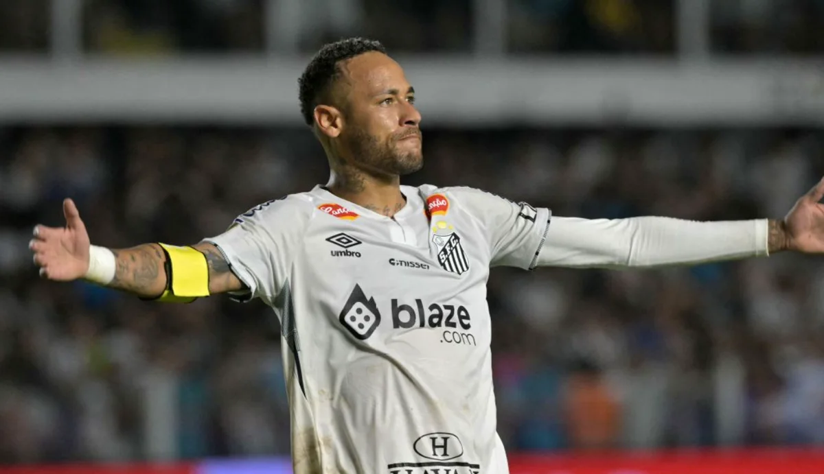 Neymar “Santos”da debüt etdi