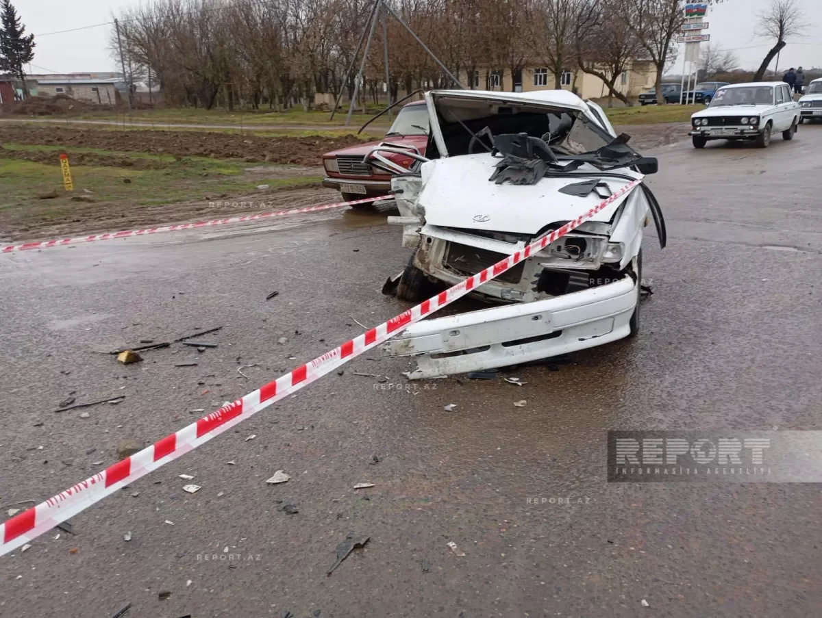 В Билясуваре столкнулись ВАЗ 2115 и Mercedes: пять пострадавших ФОТО