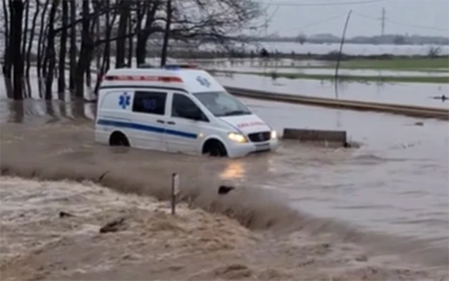 Köhnə Ələt Astara yolu su altında... Video