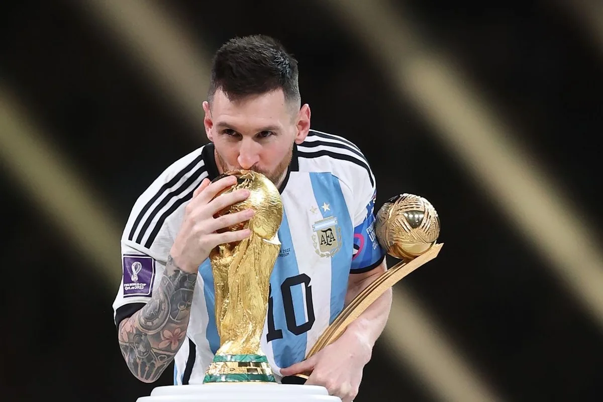 Messi futbol tarixinin ən yaxşısı seçilib