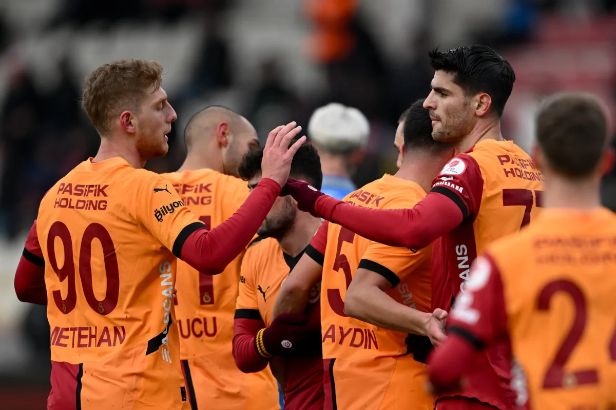 “Qalatasaray” Vüsalı qol vurmağa peşman etdi