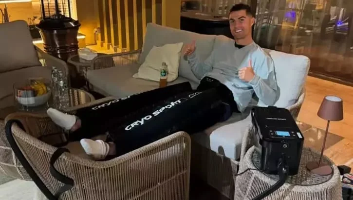 Ronaldo 40 yaşını qəribə kostyumda qeyd etdi