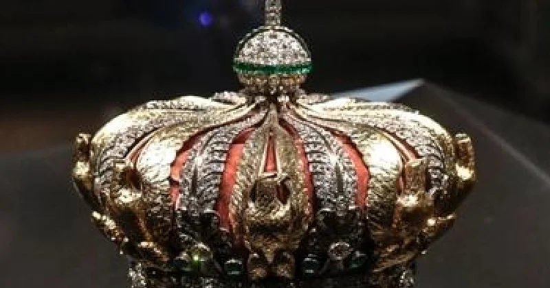 Украденную из Лувра корону восстановят