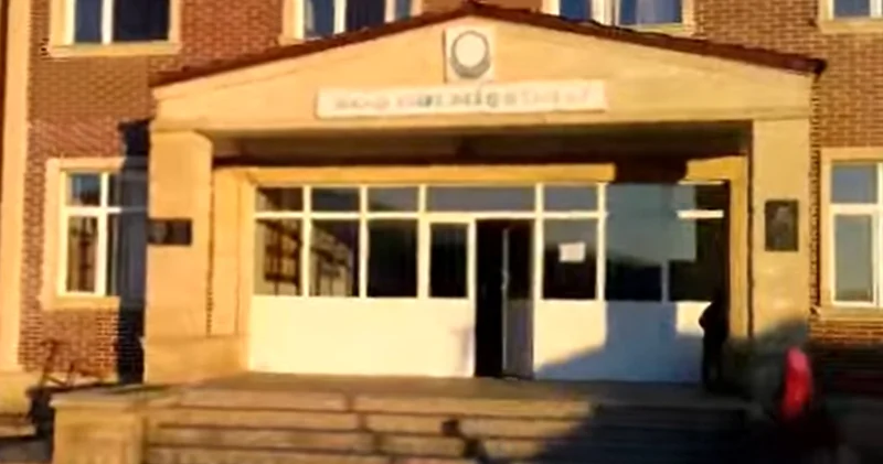 Direktorun kabinetini dağıdan müəllim cərimələndi