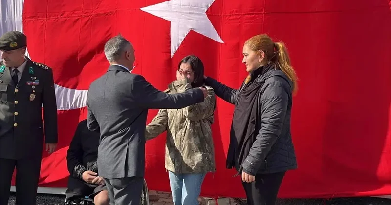 3 ildir saxlayırdı: Zəlzələdə gödəkcəsini verən polkovniklə görüşdü