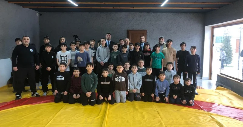 Qusarın Hil kəndindəki güləş zalında yeniyetmələrlə görüş keçirilib FOTO