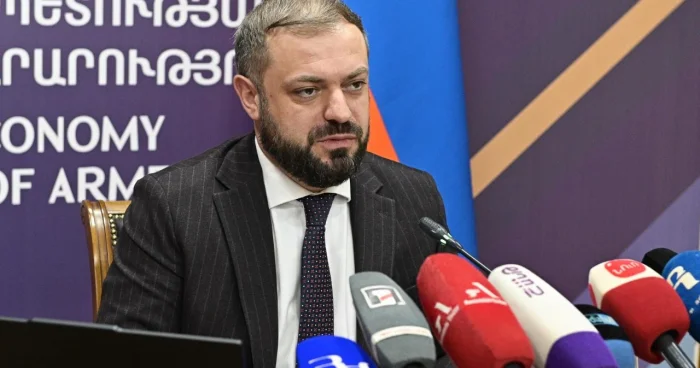 Erməni nazir: Azərbaycana birbaşa dəmir yolu çəkiləcək
