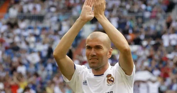 Zidan “Canal+” tərəfindən 21 ci əsrin ən yaxşı yarımmüdafiəçisi seçilib