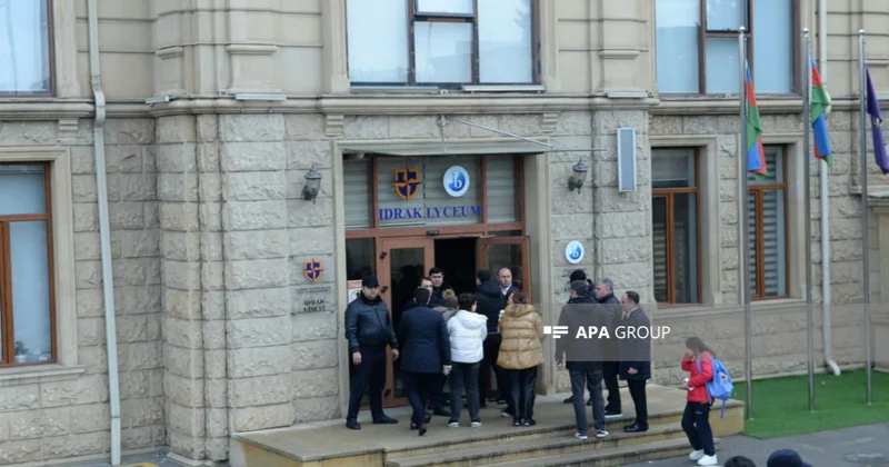 Bakıda şagirdin güllələdiyi müəllim Kliniki Tibbi Mərkəzə yerləşdirilib, əməliyyata hazırlanır YENİLƏNİB 2 FOTO