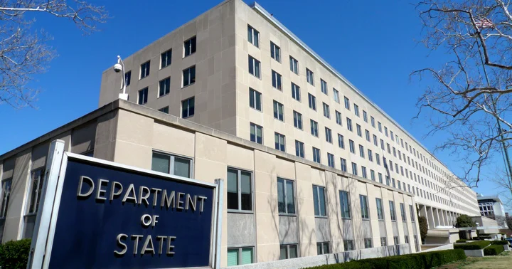 FT: США хотят спонсировать связанные с MAGA аналитические центры в Европе