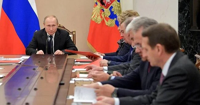 Putin Təhlükəsizlik Şurası ilə iclas keçirdi