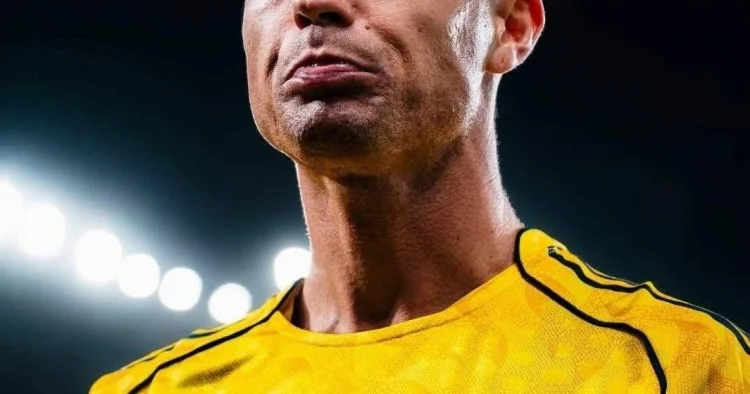 Azarkeşlərdən Ronaldoya dəstək, oyunun 7 ci dəqiqəsində... FOTO
