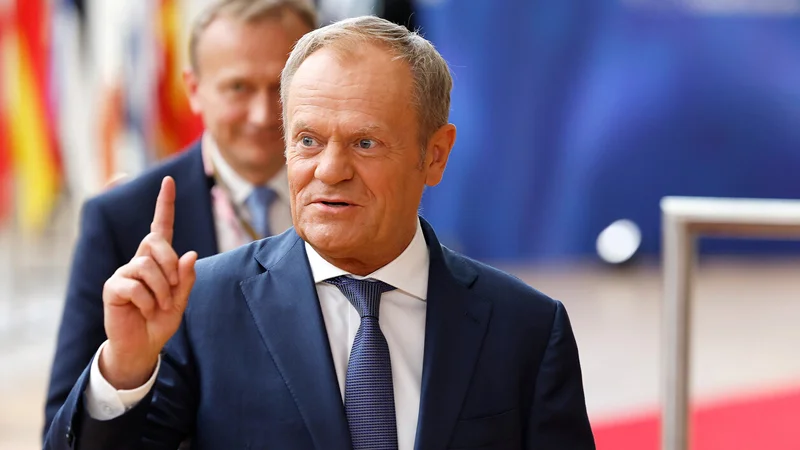 Donald Tusk: Rusiya da SSRİ kimi silahlanma yarışını uduzmalıdır