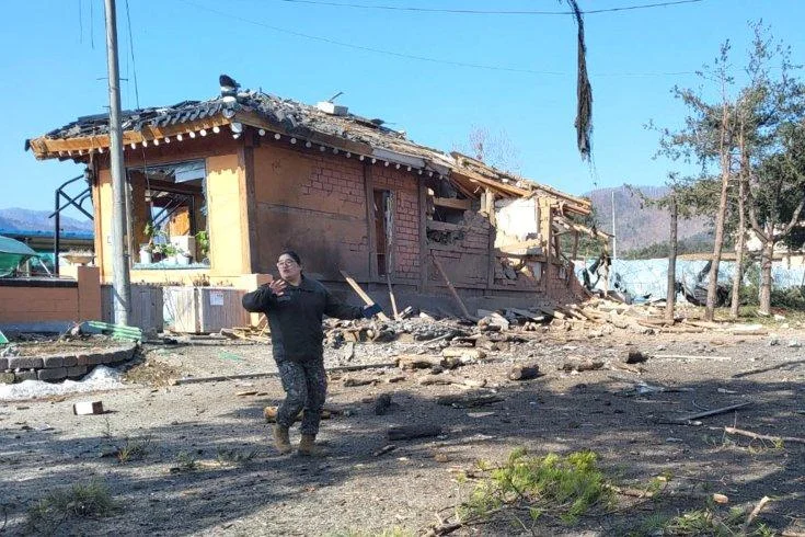 Cənubi Koreyada hərbçilər yaşayış evlərinə bomba atdılar