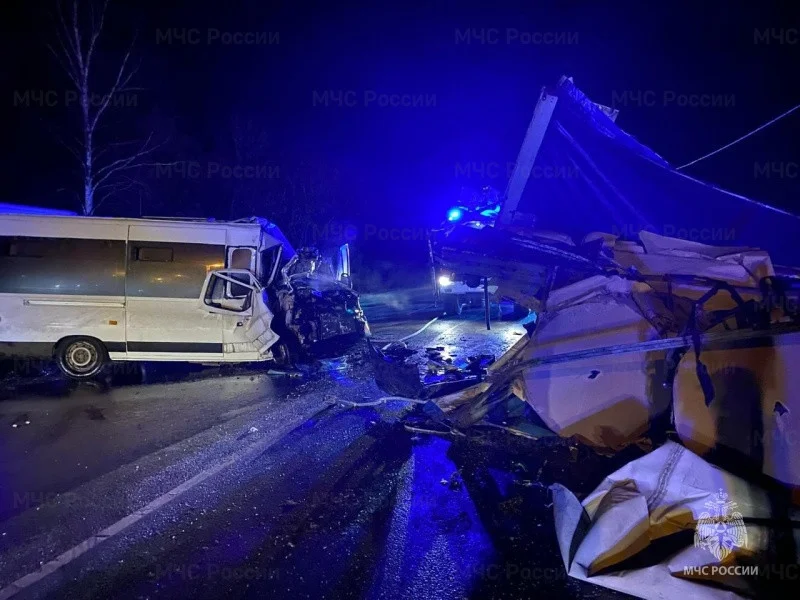 Rusiyada hərbi və mülki avtobuslarının toqquşması nəticəsində 6 nəfər ölüb