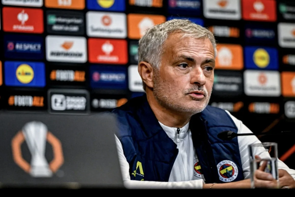 Mourinyo mətbuat konfransında xoruldadı VİDEO