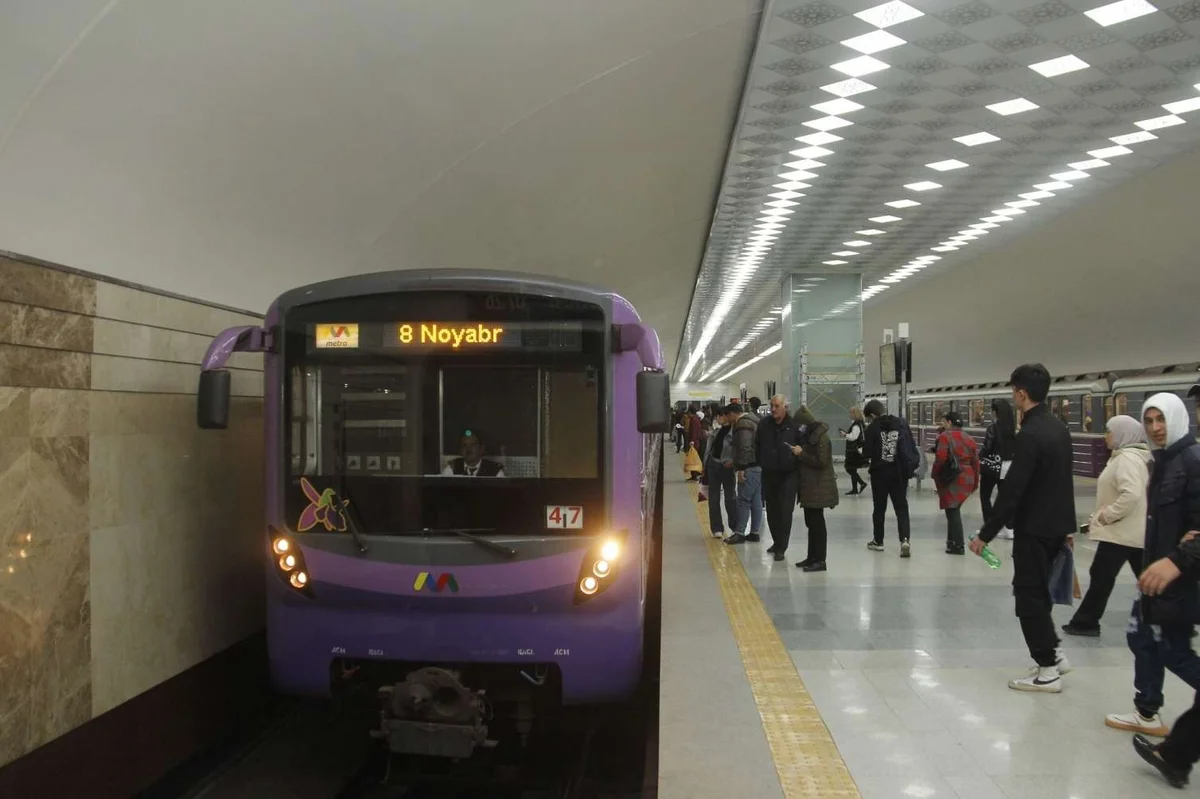 Metroda texniki nasazlıq Qatarlar yubandı